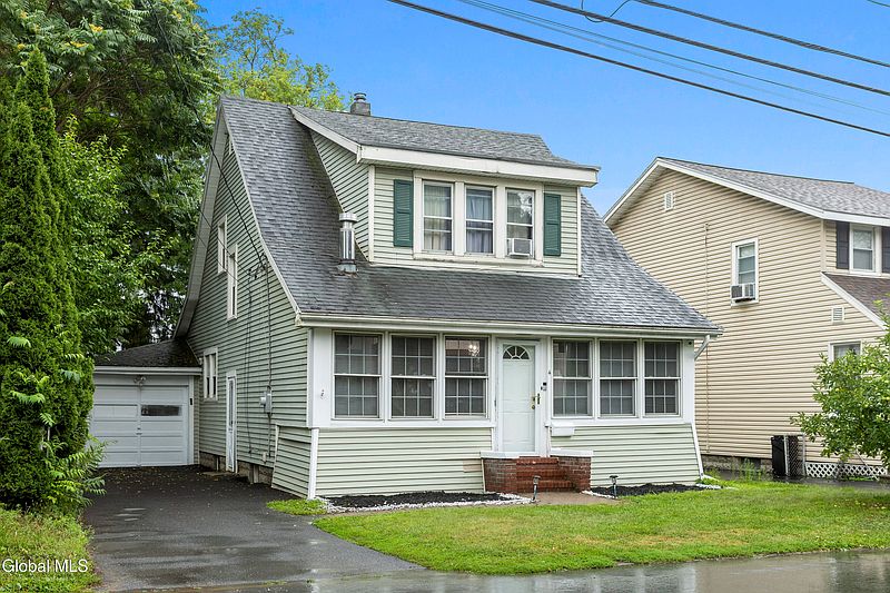 4th image of 4 Maplewood Avenue