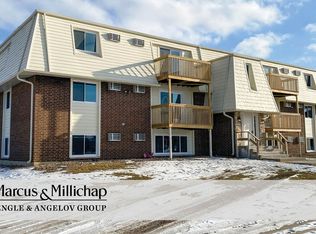 1413 Pioneer Rd APT 10, Crest Hill, IL 60403