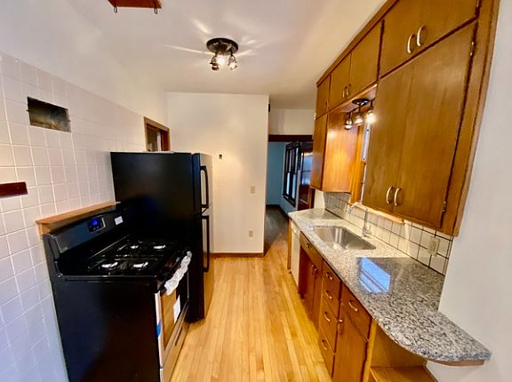 3rd image of 3948 26th Ave S