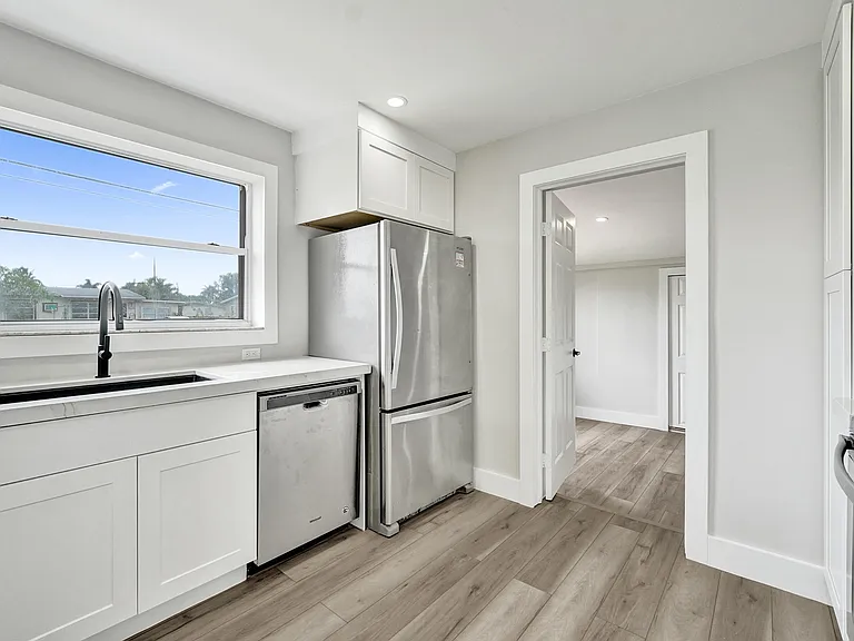 5601 SW 36th Ct — Photo 11