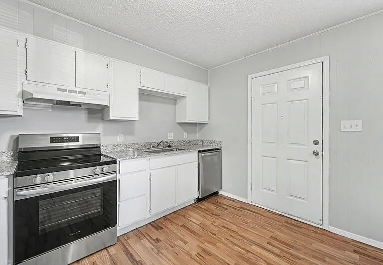 1045 S Happy Hollow Rd #1 — Photo 2