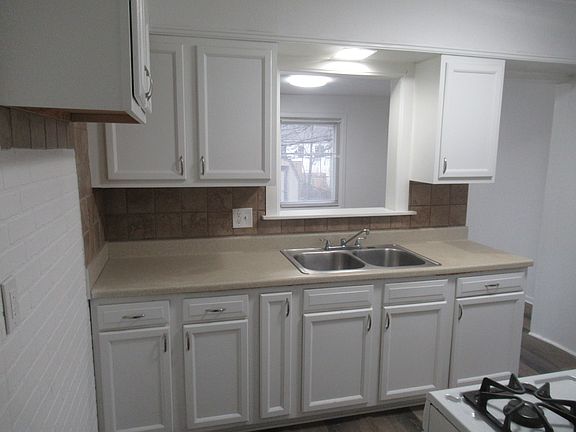 2nd image of 1616 Douglas Rd