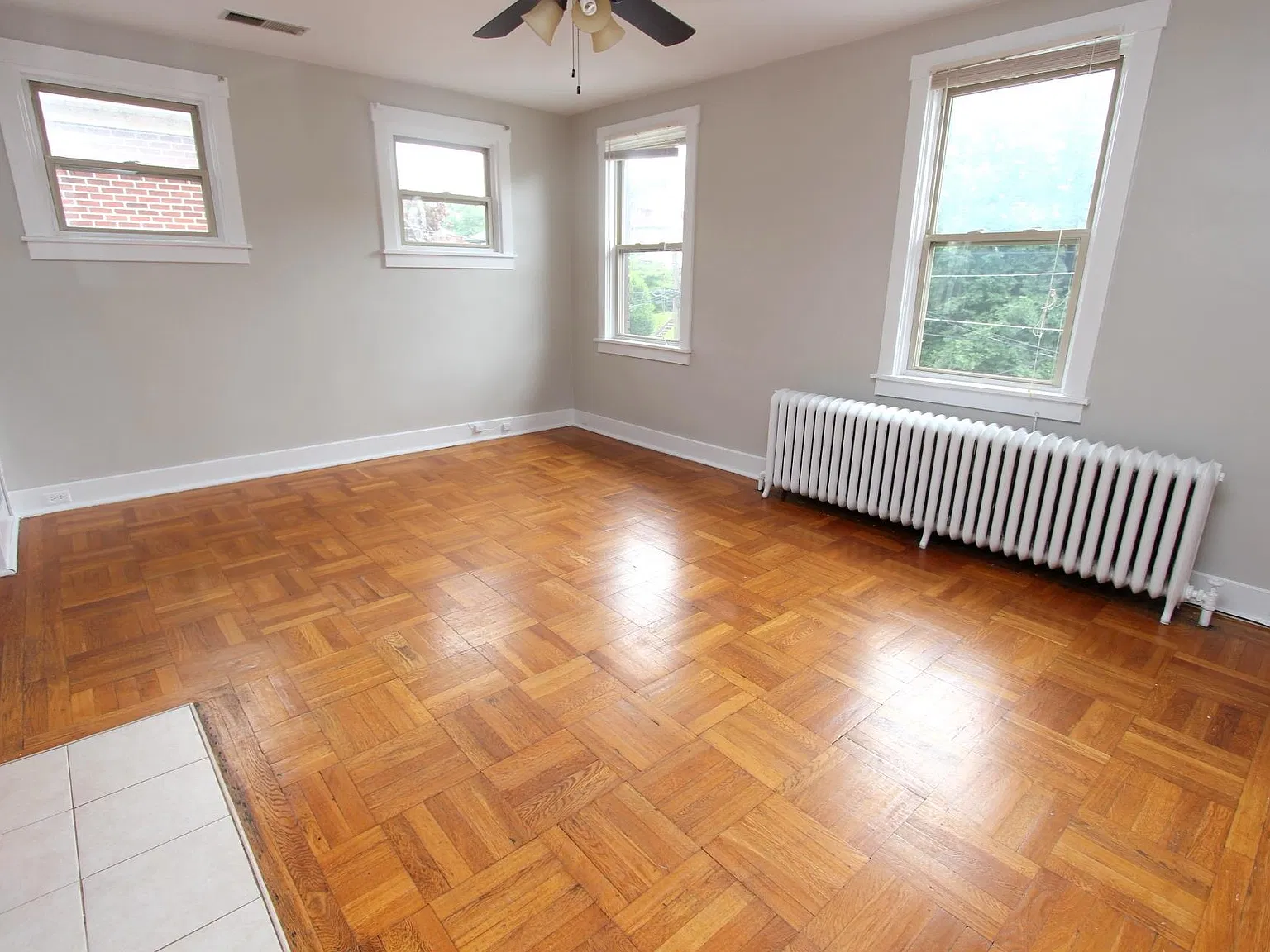 3 bed, 1070 sqft, $1,925 — Photo 3
