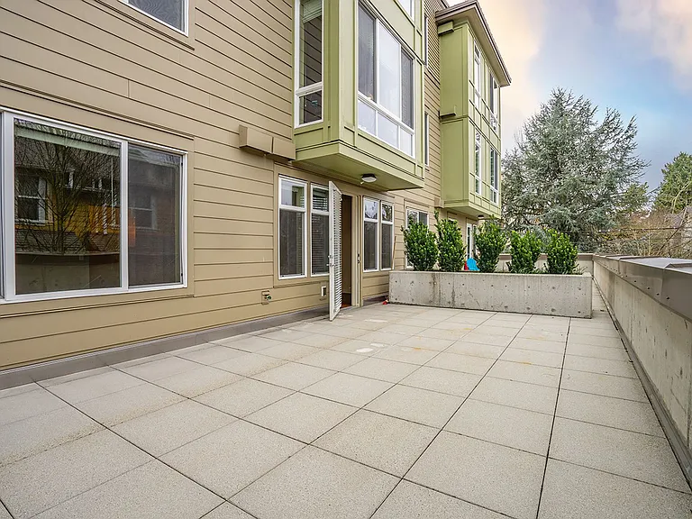 Saxe Apartments — Photo 54