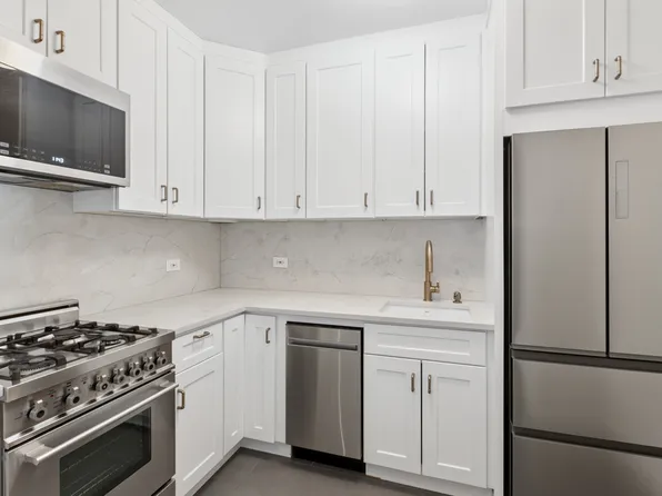 370 East 76th Street B1008 image 3 of 6