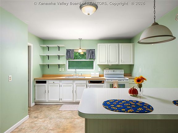 5th image of 111 Oakmont Dr