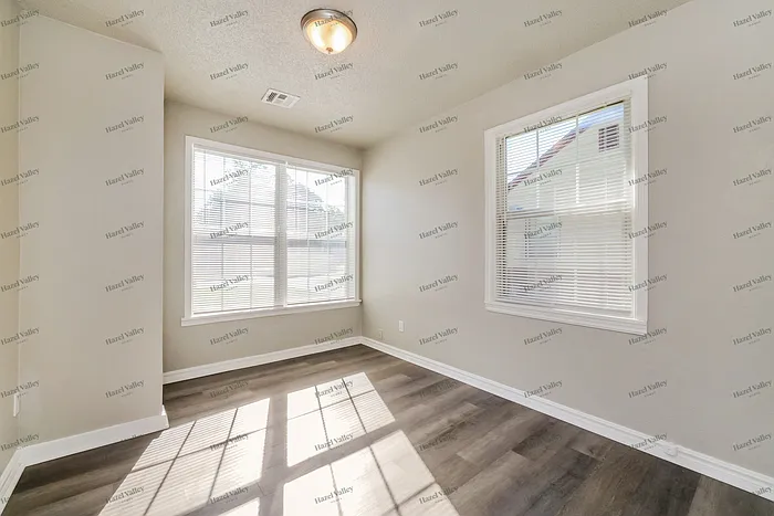 1433 Maple Dr — Photo 7