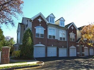 202 Swanstrom Pl E, Union, NJ 07083