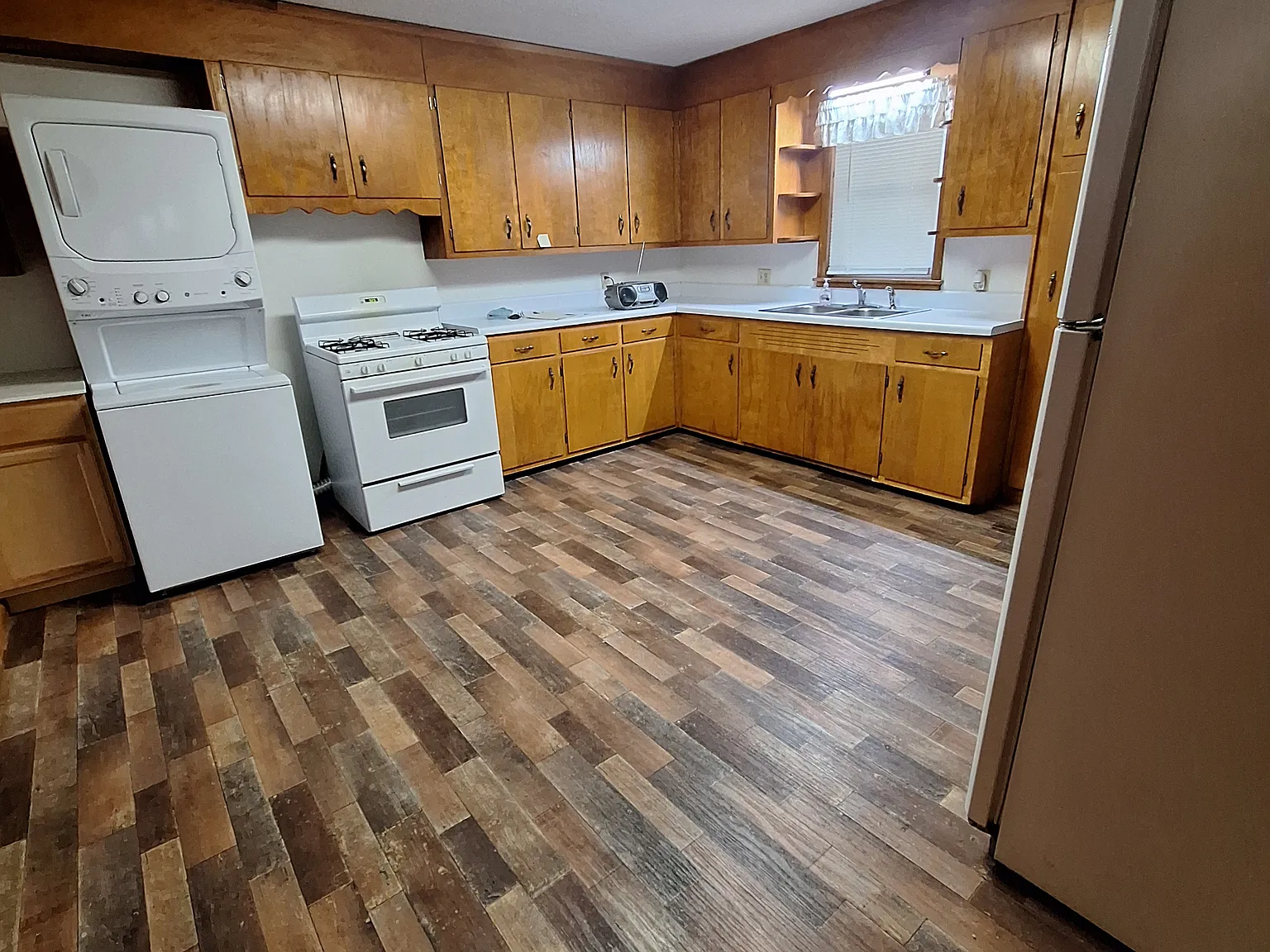 2 bed, 1279 sqft, $900 — Photo 2