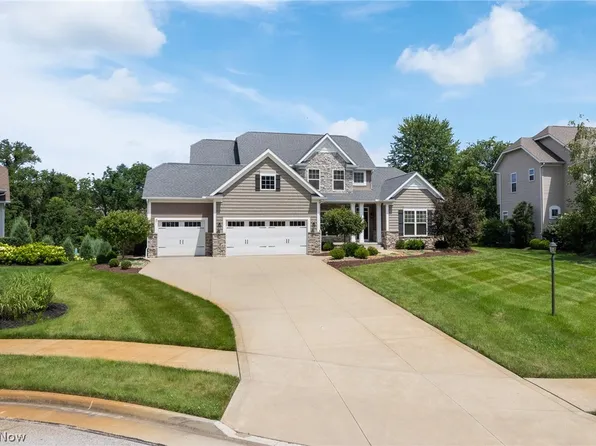 3901 Creekside Dr, Uniontown, OH 44685
