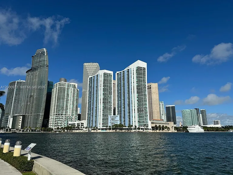 325 Biscayne Blvd #2523 — Photo 37