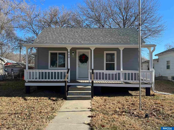 808 5th St, Aurora, NE 68818