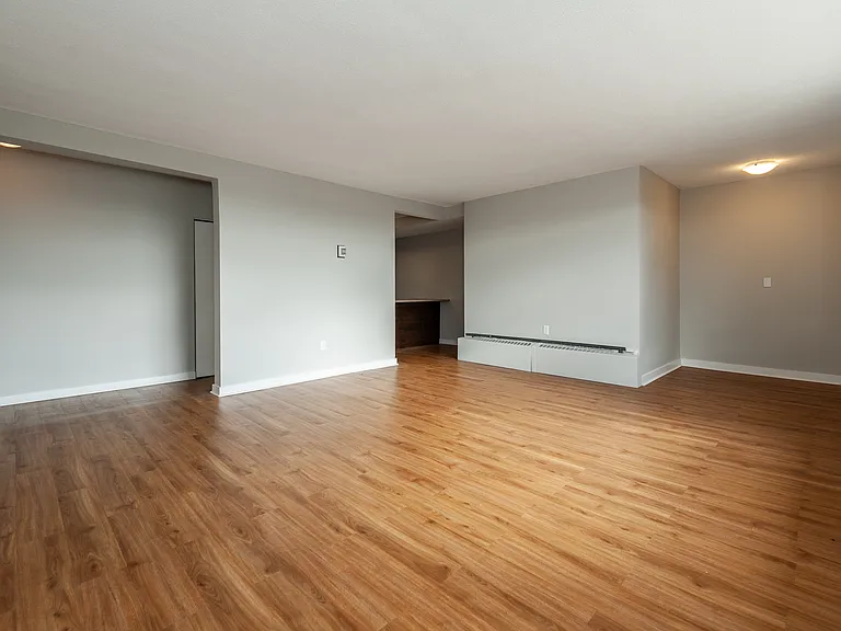 1161 Wellington St W — Photo 22