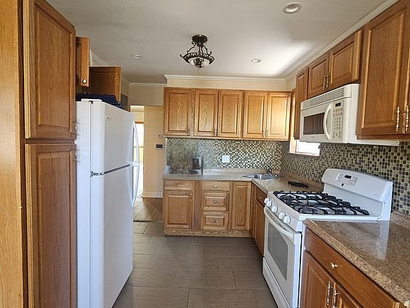 2nd image of 2321 28th St #1