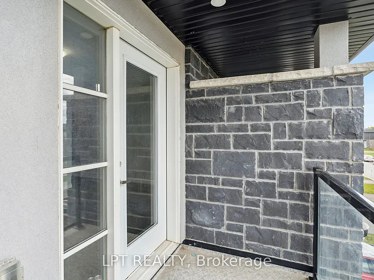 217 Louise St — Photo 28