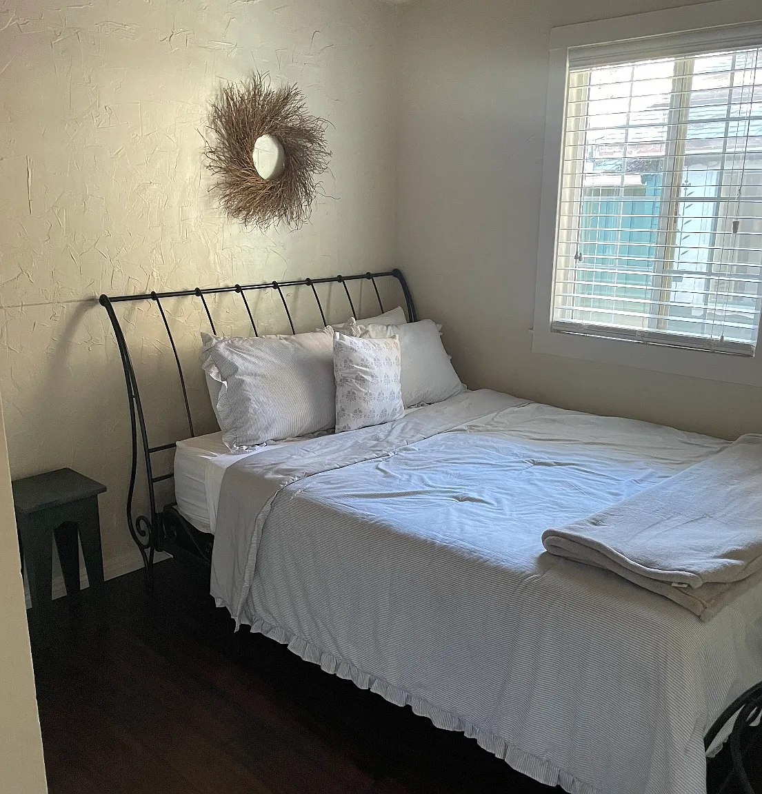 3 bed, 1000 sqft, $3,300 — Photo 2
