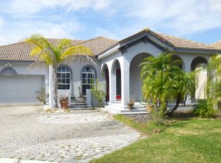 498 Venetian Villa Dr, New Smyrna Beach, FL 32168