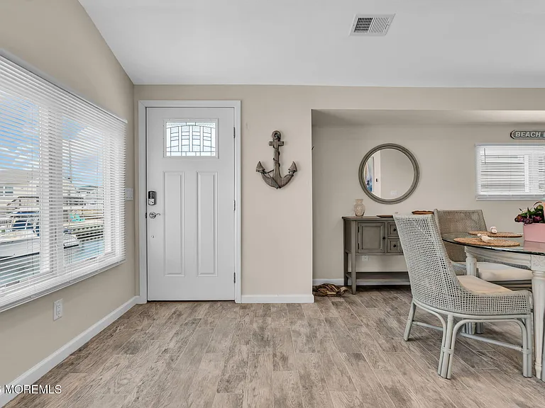 208 Mallard Ln — Photo 12