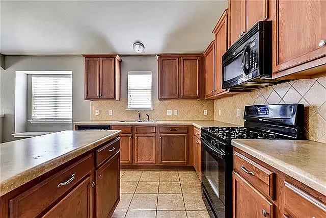 1318 Rainbow Parke Dr — Photo 5