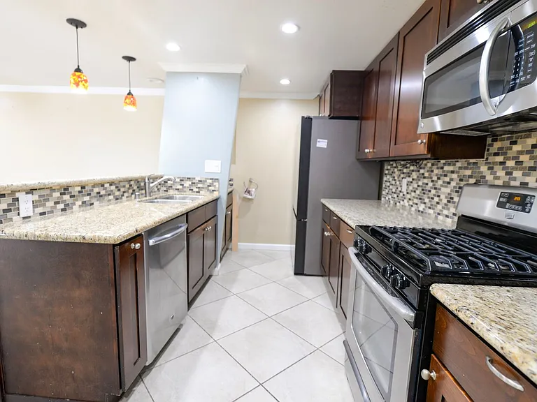 2501 S El Camino Real #202 — Photo 10
