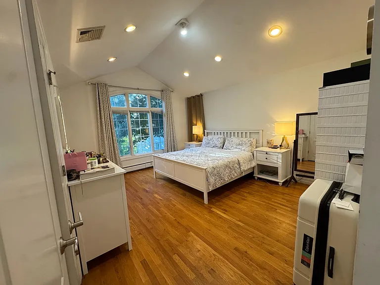 2133 Linwood Ave — Photo 24