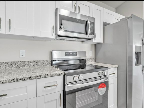 2nd image of 1109 SE 5th Ct