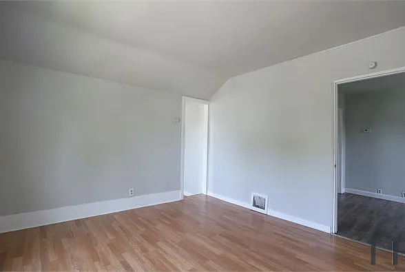 8910 Vineyard Ave #UP — Photo 3