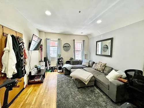 17 Thacher St #1 Photo 1