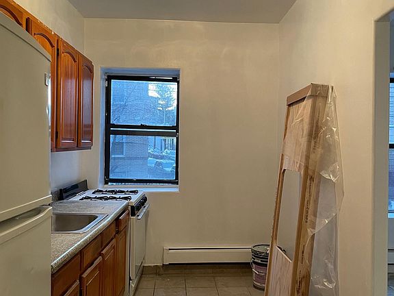 4th image of 82 Saint Andrews Pl APT 1B