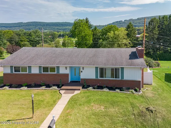 8 Hillside Rd, Sugarloaf, PA 18249