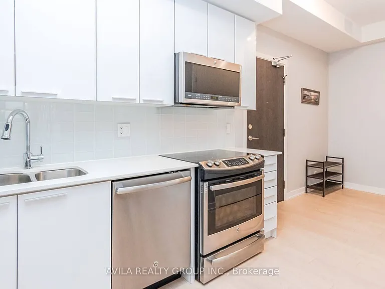 10 Park Lawn Rd #320 — Photo 17