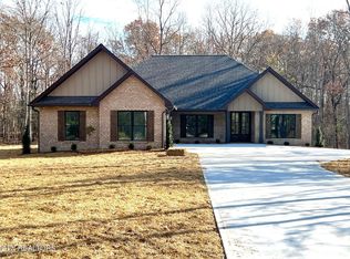 35 Sydney Ct, Crossville, TN 38555