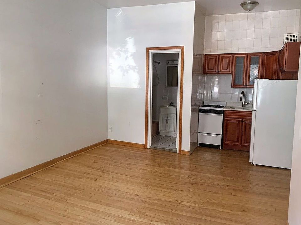 2nd image of 212 E 26th St #4BB