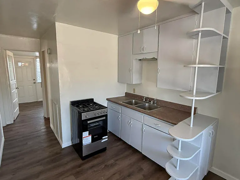 5009 E 1st St — Photo 10