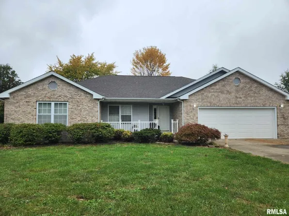 332 E Simpson Dr, Wayne City, IL 62895