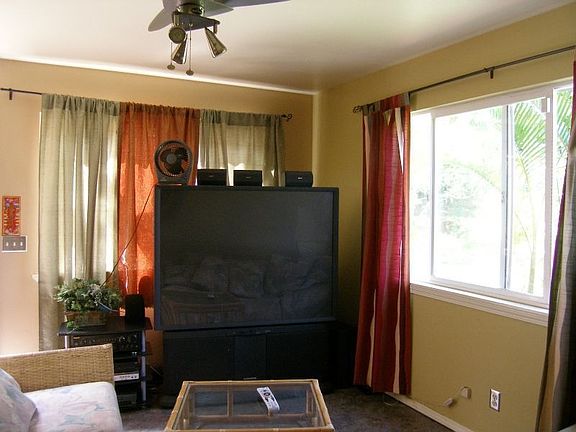 LR W/BIG SCREEN TV