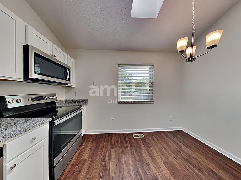730 Rothrock Dr — Photo 4