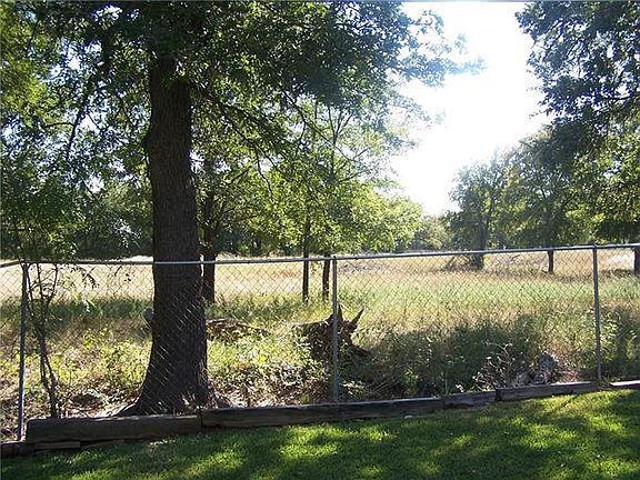 3rd image of 102 Hilltop Dr