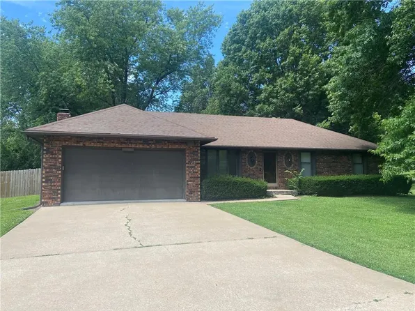 3313 Pickett Rd, Saint Joseph, MO 64503