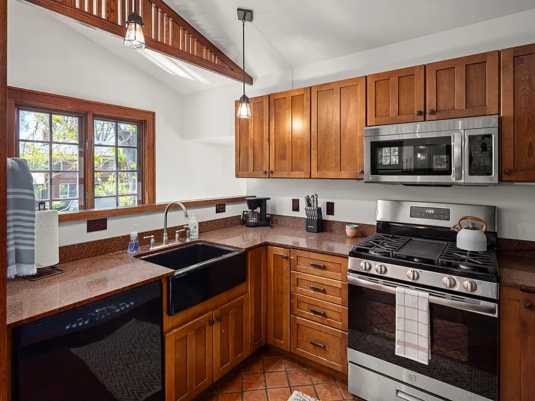 87 Kenilworth Rd #B — Photo 9