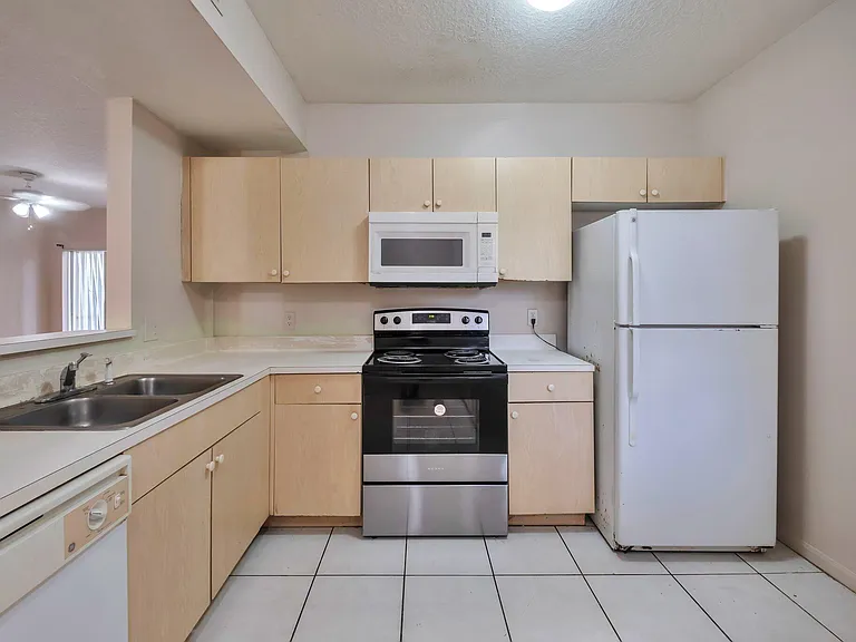 1103 Golden Lakes Blvd #1013 — Photo 22