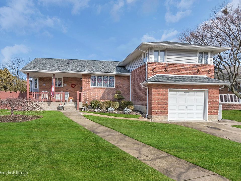 1st image of 696 Kildare Cres
