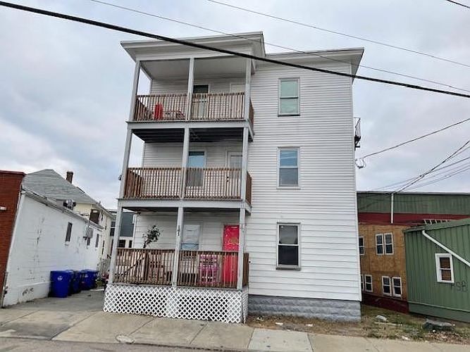 1st image of 161 Lincoln Ave