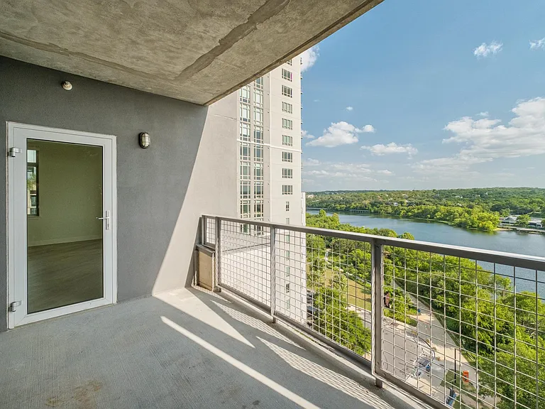 54 Rainey St #1201 — Photo 28
