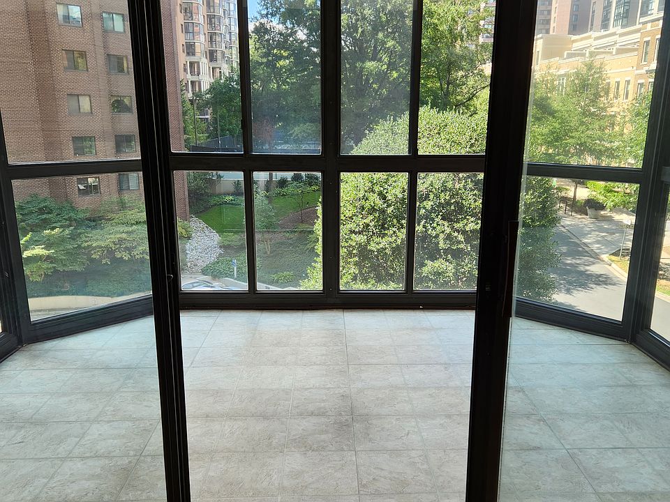 1st image of 1600 N Oak St APT 502