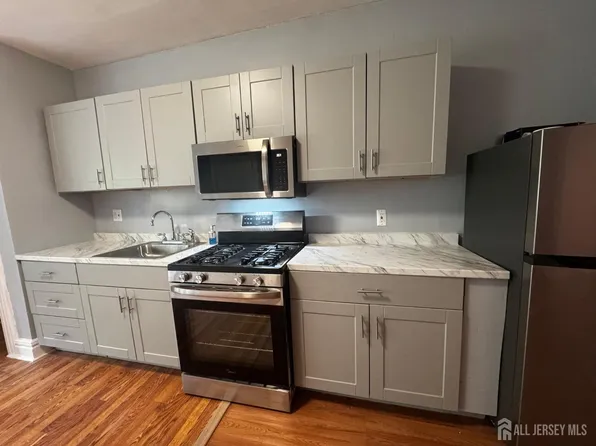 830 S 16th St #3, Newark, NJ 07108