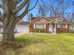 6203 Lake Forest Dr, Grand Blanc, MI 48439