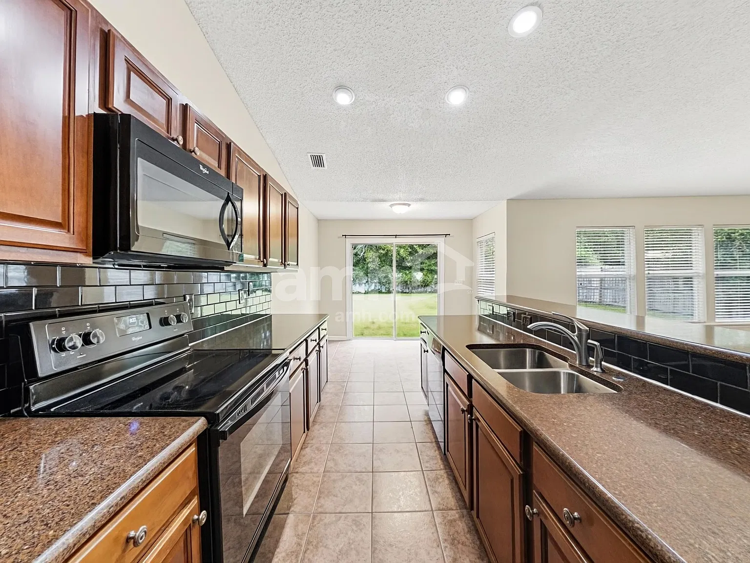 3 bed, 2.0 bath, 2251 sqft, $2,190 — Photo 4