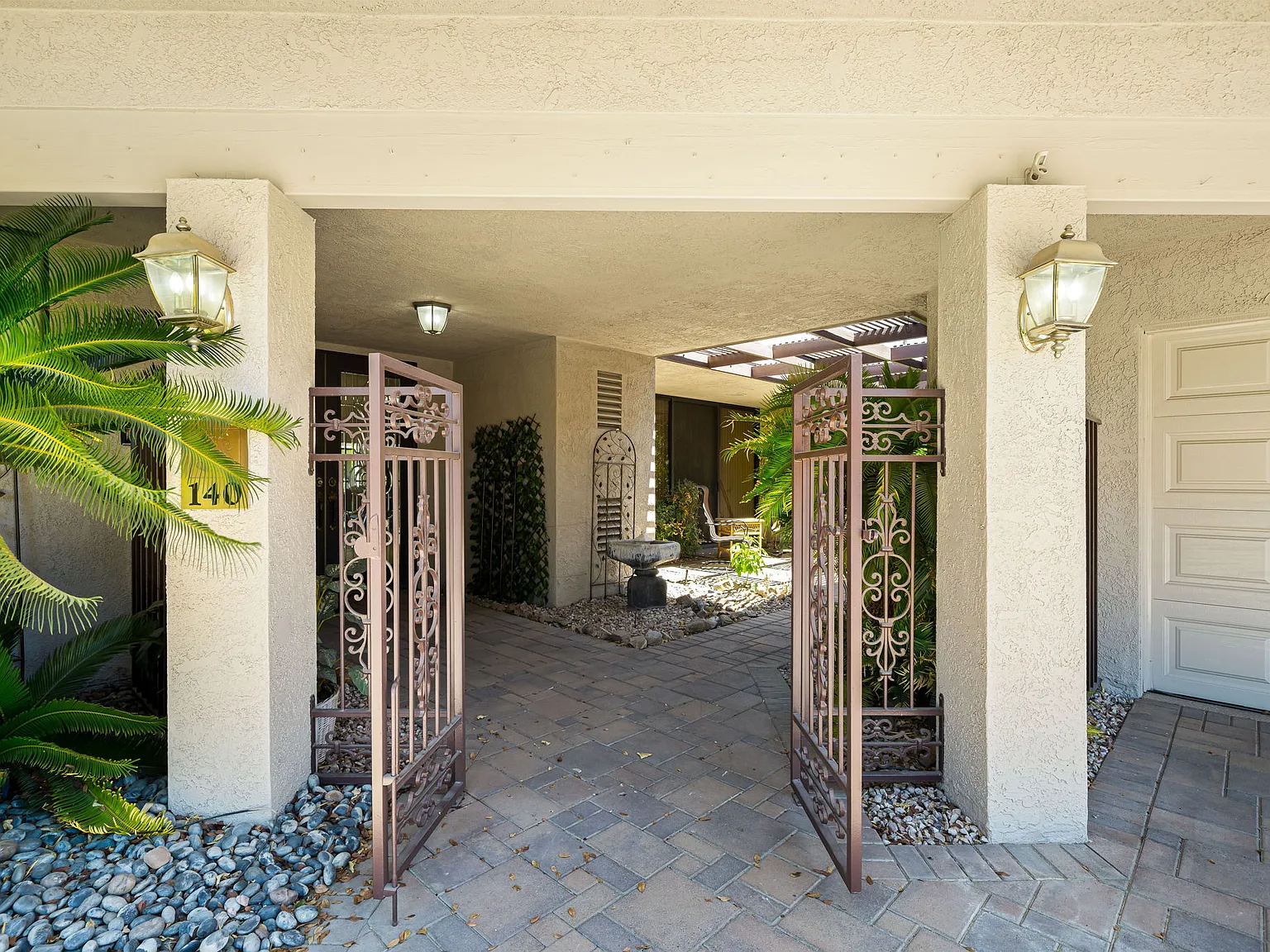 3 bed, 2950 sqft, $5,500 — Photo 2