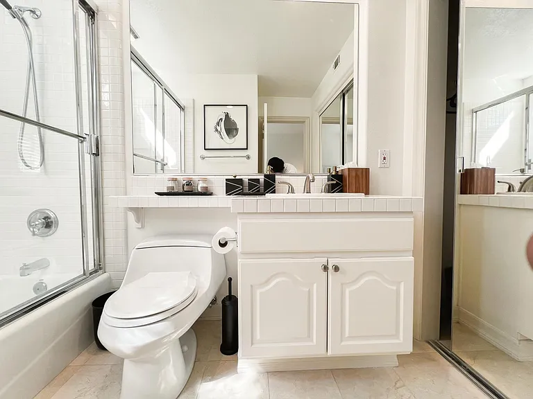 Bedroom 5 Ensuite Bathroom